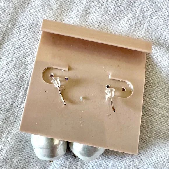 Kenneth Jay Lane White Baroque Pearl Drop Earrings with Gold Hooks NWT - Picture 2 of 2